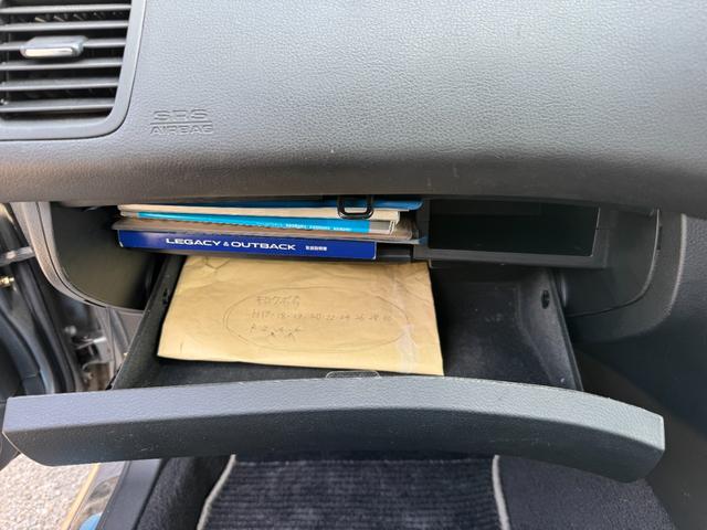 レガシィB4 2.0GT /5MT/spec B18AW/水平対向/HIDヘッドライト/キーレスエントリー/パワーシート/革巻きMOMOステアリング/記録簿8枚有/(30枚目)