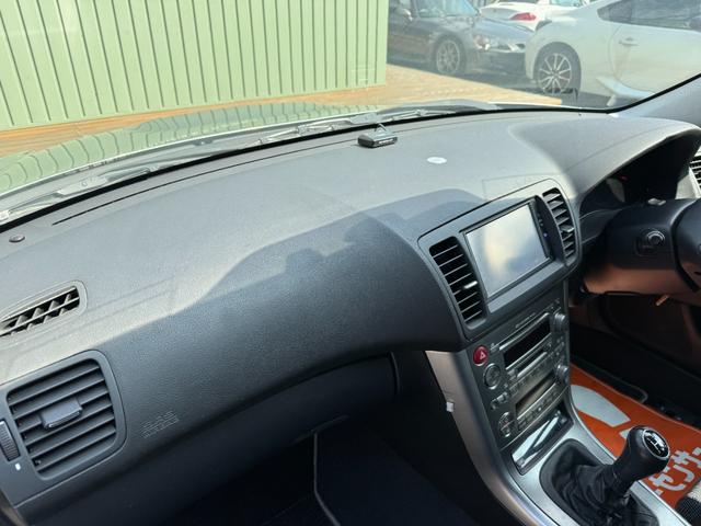 レガシィB4 2.0GT /5MT/spec B18AW/水平対向/HIDヘッドライト/キーレスエントリー/パワーシート/革巻きMOMOステアリング/記録簿8枚有/(31枚目)