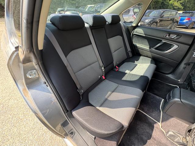 レガシィB4 2.0GT /5MT/spec B18AW/水平対向/HIDヘッドライト/キーレスエントリー/パワーシート/革巻きMOMOステアリング/記録簿8枚有/(37枚目)