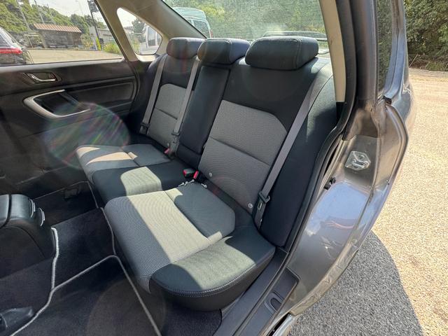 レガシィB4 2.0GT /5MT/spec B18AW/水平対向/HIDヘッドライト/キーレスエントリー/パワーシート/革巻きMOMOステアリング/記録簿8枚有/(38枚目)