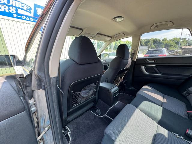 レガシィB4 2.0GT /5MT/spec B18AW/水平対向/HIDヘッドライト/キーレスエントリー/パワーシート/革巻きMOMOステアリング/記録簿8枚有/(39枚目)