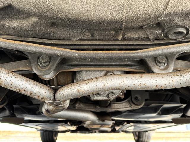 レガシィB4 2.0GT /5MT/spec B18AW/水平対向/HIDヘッドライト/キーレスエントリー/パワーシート/革巻きMOMOステアリング/記録簿8枚有/(43枚目)