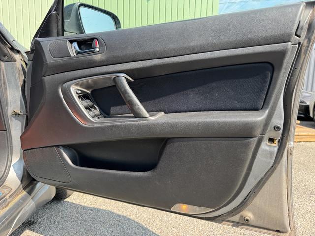 レガシィB4 2.0GT /5MT/spec B18AW/水平対向/HIDヘッドライト/キーレスエントリー/パワーシート/革巻きMOMOステアリング/記録簿8枚有/(45枚目)