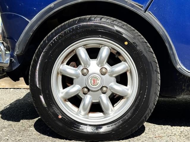 MINI クーパー /禁煙車/革シート/エアコン動作確認/天張り垂れ無し/ETC/12インチクーパーホイール/革巻きステアリング/ウッド調パネル/(34枚目)