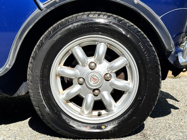 MINI クーパー /禁煙車/革シート/エアコン動作確認/天張り垂れ無し/ETC/12インチクーパーホイール/革巻きステアリング/ウッド調パネル/(39枚目)