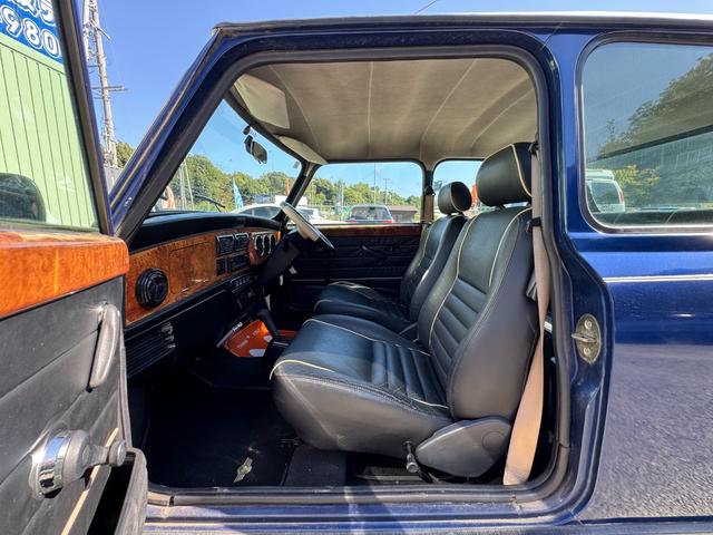 MINI クーパー /禁煙車/革シート/エアコン動作確認/天張り垂れ無し/ETC/12インチクーパーホイール/革巻きステアリング/ウッド調パネル/(46枚目)