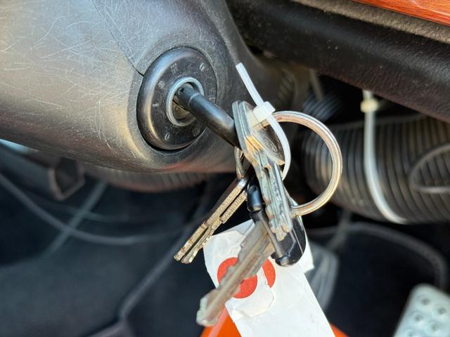 MINI クーパー /禁煙車/革シート/エアコン動作確認/天張り垂れ無し/ETC/12インチクーパーホイール/革巻きステアリング/ウッド調パネル/(56枚目)