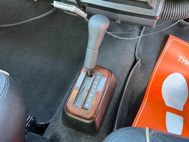 MINI クーパー /禁煙車/革シート/エアコン動作確認/天張り垂れ無し/ETC/12インチクーパーホイール/革巻きステアリング/ウッド調パネル/(64枚目)