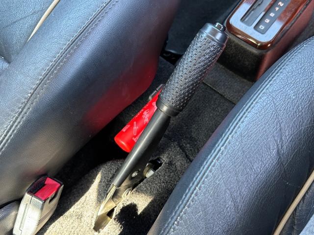 MINI クーパー /禁煙車/革シート/エアコン動作確認/天張り垂れ無し/ETC/12インチクーパーホイール/革巻きステアリング/ウッド調パネル/(65枚目)