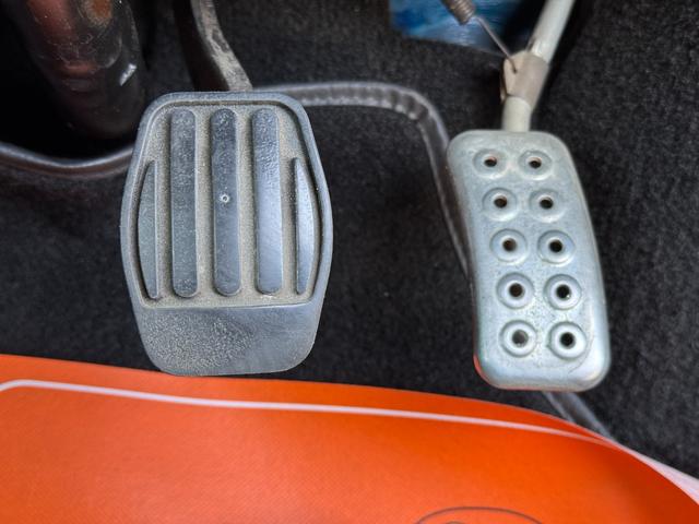 MINI クーパー /禁煙車/革シート/エアコン動作確認/天張り垂れ無し/ETC/12インチクーパーホイール/革巻きステアリング/ウッド調パネル/(66枚目)