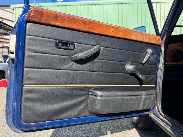 MINI クーパー /禁煙車/革シート/エアコン動作確認/天張り垂れ無し/ETC/12インチクーパーホイール/革巻きステアリング/ウッド調パネル/(79枚目)