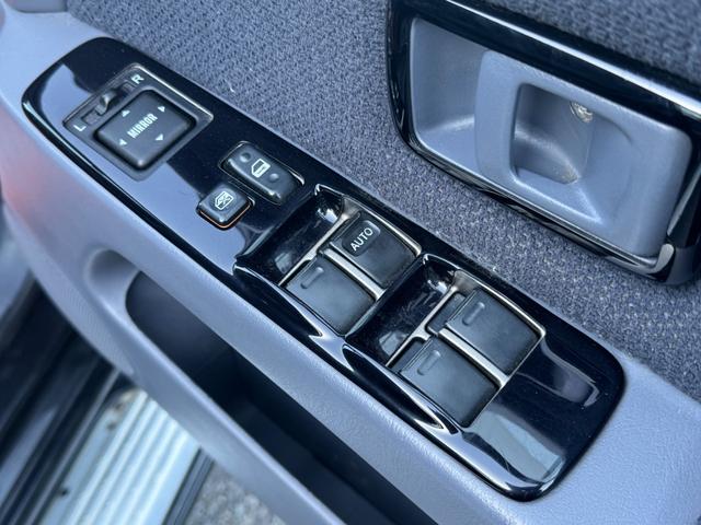 ハイラックスサーフ SSR-X /BFグットリッチ/FUEL16AW/メッキバンパー/背面レス/ルーフレール/フルセグTVナビ/Bluetooth/CD/DVD/キーレスエントリー/黒革調シートカバー/ETC/オートエアコン/(64枚目)