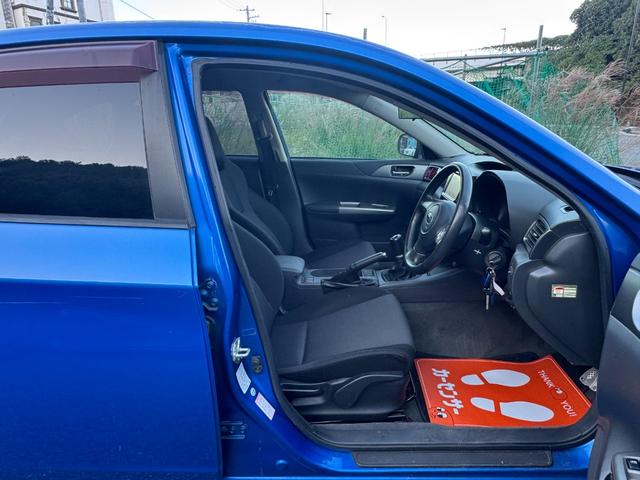 インプレッサ S-GT スポーツパッケージ /5速マニュアル/EJ20/水平対抗エンジン/柿本改マフラー革巻きステアリング/クルーズコントロール/HID/フォグ/ストラーダナビ/DVD再生/フルセグ/17AW/(40枚目)