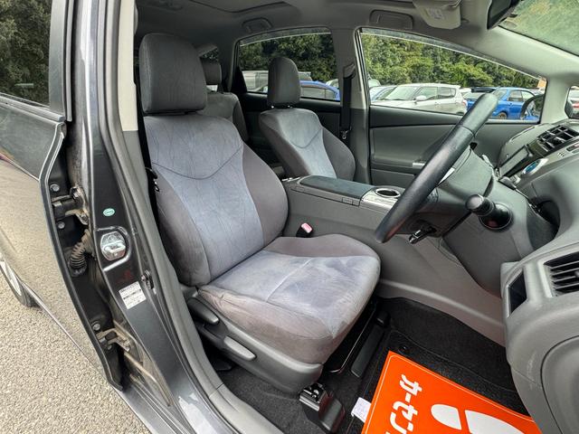 プリウスアルファ Ｇツーリングセレクション　／禁煙車／ガラスルーフ／３列シート／ＬＥＤヘッドライト／クルーズコントロール／フルセグ／Ｂｌｕｅｔｏｏｔｈ／ＣＤ／ＤＶＤ／Ｂカメラ／スマートキー／１７ＡＷ／ＥＴＣ／（65枚目）