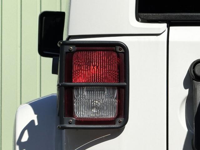 ジープ・ラングラーアンリミテッド 　／禁煙車／ＬＥＸＸＥＬ　ＯＵＴＬＡＷ　１７ＡＷ／ＹＯＫＯＨＡＭＡ　ＧＥＯＬＡＮＤＡＲ　ＭＴタイヤ／Ｊｅｅｐタイヤカバー／クルコン／キーレスエントリー／カロッツェリア／フルセグ／Ｂｌｕｅｔｏｏｔｈ／（29枚目）