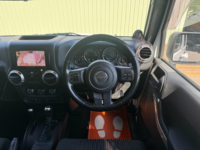 ジープ・ラングラーアンリミテッド 　／禁煙車／ＬＥＸＸＥＬ　ＯＵＴＬＡＷ　１７ＡＷ／ＹＯＫＯＨＡＭＡ　ＧＥＯＬＡＮＤＡＲ　ＭＴタイヤ／Ｊｅｅｐタイヤカバー／クルコン／キーレスエントリー／カロッツェリア／フルセグ／Ｂｌｕｅｔｏｏｔｈ／（63枚目）