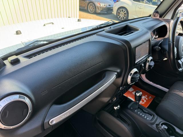 ジープ・ラングラーアンリミテッド 　／禁煙車／ＬＥＸＸＥＬ　ＯＵＴＬＡＷ　１７ＡＷ／ＹＯＫＯＨＡＭＡ　ＧＥＯＬＡＮＤＡＲ　ＭＴタイヤ／Ｊｅｅｐタイヤカバー／クルコン／キーレスエントリー／カロッツェリア／フルセグ／Ｂｌｕｅｔｏｏｔｈ／（65枚目）