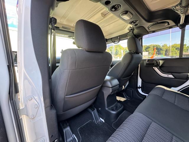 ジープ・ラングラーアンリミテッド 　／禁煙車／ＬＥＸＸＥＬ　ＯＵＴＬＡＷ　１７ＡＷ／ＹＯＫＯＨＡＭＡ　ＧＥＯＬＡＮＤＡＲ　ＭＴタイヤ／Ｊｅｅｐタイヤカバー／クルコン／キーレスエントリー／カロッツェリア／フルセグ／Ｂｌｕｅｔｏｏｔｈ／（76枚目）