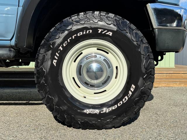 ハイラックスサーフ SSR-X /WEED2.5インチup/DEANホイール/ルーフキャリア/サイドステップ/サイド出しマフラー/赤革調シートカバー/NARDIステアリング/フルセグナビ/Bluetooth/DVD/Bカメラ/ETC(18枚目)