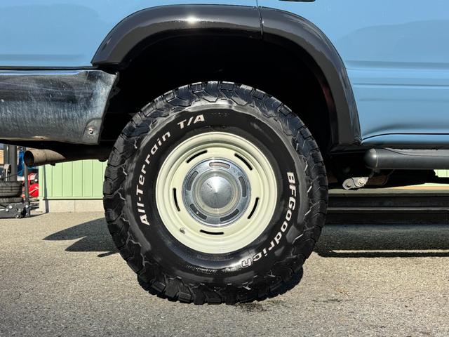 ハイラックスサーフ SSR-X /WEED2.5インチup/DEANホイール/ルーフキャリア/サイドステップ/サイド出しマフラー/赤革調シートカバー/NARDIステアリング/フルセグナビ/Bluetooth/DVD/Bカメラ/ETC(19枚目)