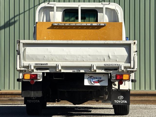 トヨエース シングルジャストロー /禁煙車/5速マニュアル/積載量1250kg/ガソリン車/普通免許運転OK/カロッツェリアオーディオ/CD/AUX/車検受渡(7枚目)