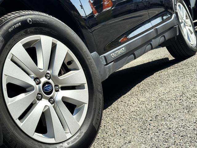 レガシィアウトバック ベースグレード　アイサイトＶＥＲ３／アドバンスドセイフティＰＫＧ／黒革／シートヒーター／フルセグナビ／Ｂｌｕｅｔｏｏｔｈ／バックカメラ／１７ＡＷ／左右独立オートＡＣ／パワーシート／シートヒーター／ＬＥＤヘッド／ＥＴＣ（25枚目）