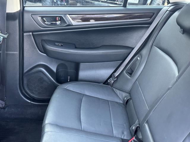 レガシィアウトバック ベースグレード　アイサイトＶＥＲ３／アドバンスドセイフティＰＫＧ／黒革／シートヒーター／フルセグナビ／Ｂｌｕｅｔｏｏｔｈ／バックカメラ／１７ＡＷ／左右独立オートＡＣ／パワーシート／シートヒーター／ＬＥＤヘッド／ＥＴＣ（76枚目）