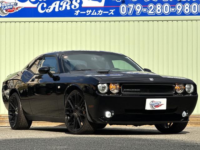 ダッジ・チャレンジャー ＳＥ　ＳＥ／ＴＳＷ２２ＡＷ／黒革調シートカバー／ＡＴＯＭＯディスプレイオーディオ／Ｂｌｕｅｔｏｏｔｈ／バックカメラ／ＬＥＤヘッドライト／ＬＥＤフォグランプ（6枚目）