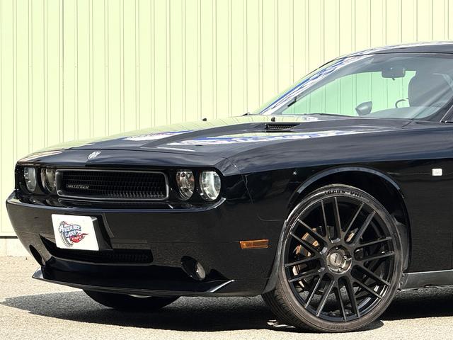 ダッジ・チャレンジャー ＳＥ　ＳＥ／ＴＳＷ２２ＡＷ／黒革調シートカバー／ＡＴＯＭＯディスプレイオーディオ／Ｂｌｕｅｔｏｏｔｈ／バックカメラ／ＬＥＤヘッドライト／ＬＥＤフォグランプ（9枚目）