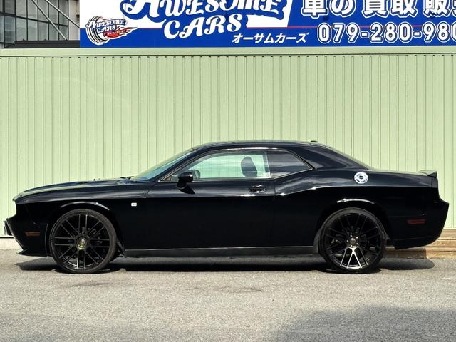 ダッジ・チャレンジャー ＳＥ　ＳＥ／ＴＳＷ２２ＡＷ／黒革調シートカバー／ＡＴＯＭＯディスプレイオーディオ／Ｂｌｕｅｔｏｏｔｈ／バックカメラ／ＬＥＤヘッドライト／ＬＥＤフォグランプ（13枚目）