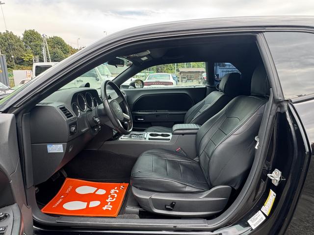 ダッジ・チャレンジャー ＳＥ　ＳＥ／ＴＳＷ２２ＡＷ／黒革調シートカバー／ＡＴＯＭＯディスプレイオーディオ／Ｂｌｕｅｔｏｏｔｈ／バックカメラ／ＬＥＤヘッドライト／ＬＥＤフォグランプ（41枚目）