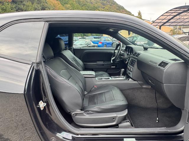 ダッジ・チャレンジャー ＳＥ　ＳＥ／ＴＳＷ２２ＡＷ／黒革調シートカバー／ＡＴＯＭＯディスプレイオーディオ／Ｂｌｕｅｔｏｏｔｈ／バックカメラ／ＬＥＤヘッドライト／ＬＥＤフォグランプ（43枚目）