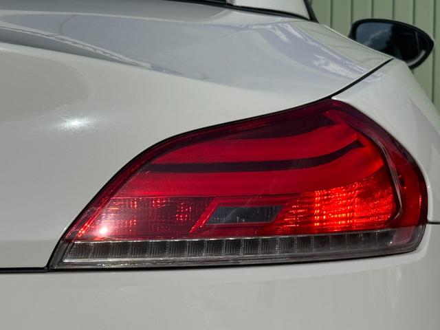 Ｚ４ ｓＤｒｉｖｅ２３ｉ　ハイラインパッケージ　／黒革シート／パワーシート／シートヒーター／電子制御パーキング／ＨＩＤヘッドライト／１７インチホイール／パドルシフト／Ｂカメラ／（28枚目）