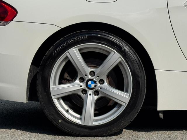 Ｚ４ ｓＤｒｉｖｅ２３ｉ　ハイラインパッケージ　／黒革シート／パワーシート／シートヒーター／電子制御パーキング／ＨＩＤヘッドライト／１７インチホイール／パドルシフト／Ｂカメラ／（35枚目）