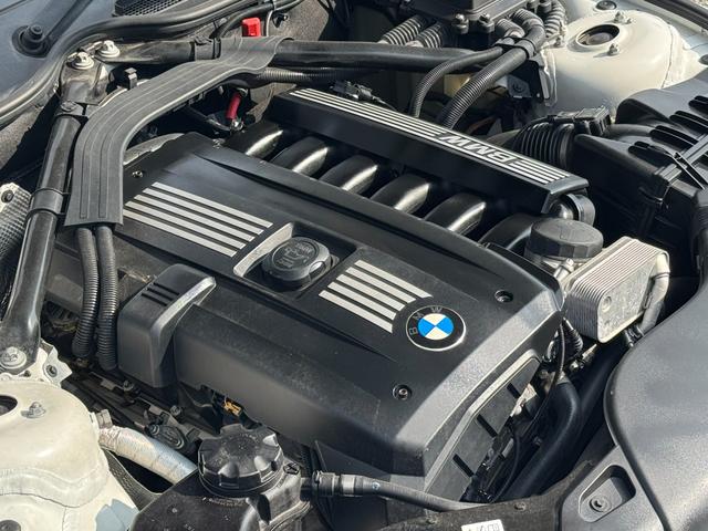 Ｚ４ ｓＤｒｉｖｅ２３ｉ　ハイラインパッケージ　／黒革シート／パワーシート／シートヒーター／電子制御パーキング／ＨＩＤヘッドライト／１７インチホイール／パドルシフト／Ｂカメラ／（42枚目）