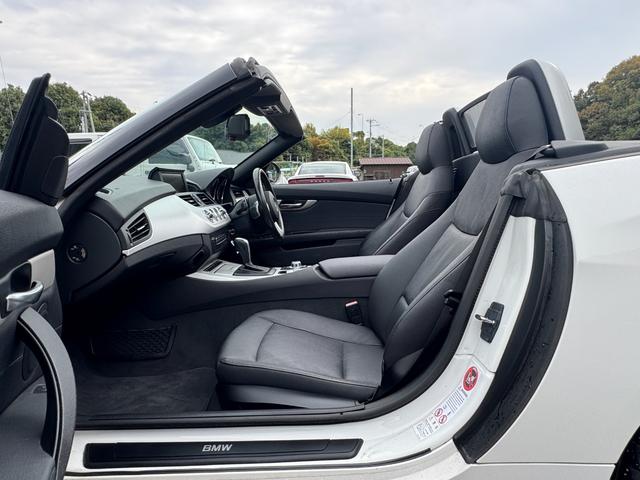 Ｚ４ ｓＤｒｉｖｅ２３ｉ　ハイラインパッケージ　／黒革シート／パワーシート／シートヒーター／電子制御パーキング／ＨＩＤヘッドライト／１７インチホイール／パドルシフト／Ｂカメラ／（43枚目）