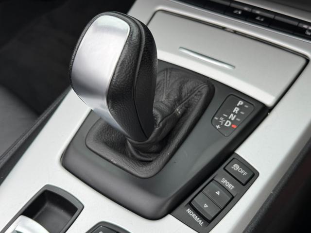 Ｚ４ ｓＤｒｉｖｅ２３ｉ　ハイラインパッケージ　／黒革シート／パワーシート／シートヒーター／電子制御パーキング／ＨＩＤヘッドライト／１７インチホイール／パドルシフト／Ｂカメラ／（62枚目）