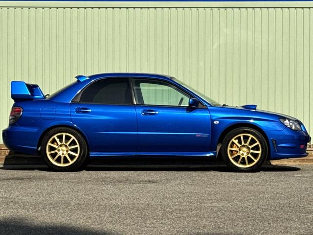 インプレッサ WRX STi /6MT/EJ20/大型リアウイング/HIDヘッドライト/DCCD/17インチホイール/革巻きSTIステアリング/キーレスエントリー/オーディオ/AUX/(12枚目)