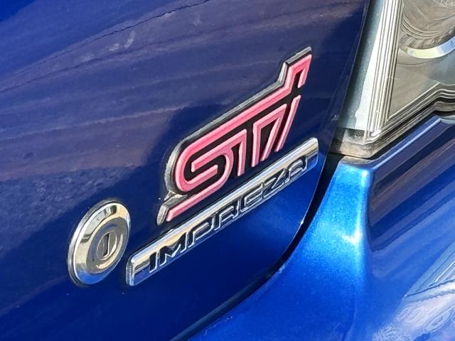 インプレッサ WRX STi /6MT/EJ20/大型リアウイング/HIDヘッドライト/DCCD/17インチホイール/革巻きSTIステアリング/キーレスエントリー/オーディオ/AUX/(28枚目)