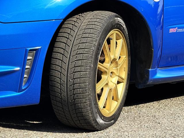 インプレッサ WRX STi /6MT/EJ20/大型リアウイング/HIDヘッドライト/DCCD/17インチホイール/革巻きSTIステアリング/キーレスエントリー/オーディオ/AUX/(31枚目)
