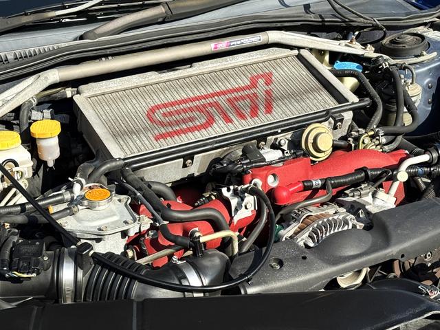 インプレッサ WRX STi /6MT/EJ20/大型リアウイング/HIDヘッドライト/DCCD/17インチホイール/革巻きSTIステアリング/キーレスエントリー/オーディオ/AUX/(40枚目)