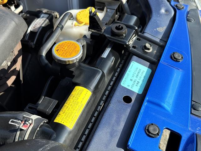 インプレッサ WRX STi /6MT/EJ20/大型リアウイング/HIDヘッドライト/DCCD/17インチホイール/革巻きSTIステアリング/キーレスエントリー/オーディオ/AUX/(41枚目)