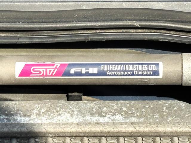 インプレッサ WRX STi /6MT/EJ20/大型リアウイング/HIDヘッドライト/DCCD/17インチホイール/革巻きSTIステアリング/キーレスエントリー/オーディオ/AUX/(42枚目)