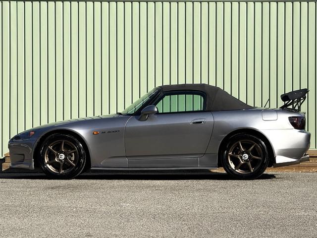 Ｓ２０００ ベースグレード　／６ＭＴ／ＨＫＳマフラー／ＯＰＢＢＳホイール／ＬＥＤヘッドライト／リアシーケンシャル／ローダウン／リアウイング／Ｄｅｆｉメーター／黒革ハーフレザー／オーディオ／エアコン動作確認／ＥＴＣ／キーレス（24枚目）
