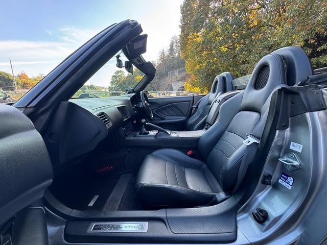 Ｓ２０００ ベースグレード　／６ＭＴ／ＨＫＳマフラー／ＯＰＢＢＳホイール／ＬＥＤヘッドライト／リアシーケンシャル／ローダウン／リアウイング／Ｄｅｆｉメーター／黒革ハーフレザー／オーディオ／エアコン動作確認／ＥＴＣ／キーレス（56枚目）