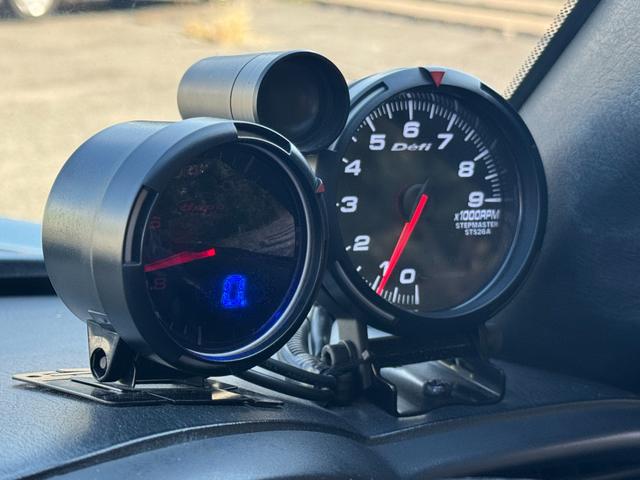 Ｓ２０００ ベースグレード　／６ＭＴ／ＨＫＳマフラー／ＯＰＢＢＳホイール／ＬＥＤヘッドライト／リアシーケンシャル／ローダウン／リアウイング／Ｄｅｆｉメーター／黒革ハーフレザー／オーディオ／エアコン動作確認／ＥＴＣ／キーレス（65枚目）