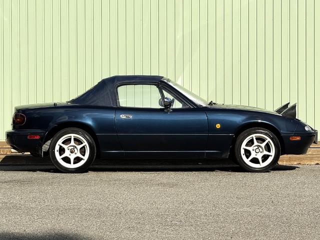 ユーノスロードスター B2リミテッド /5MT/1000台限定車/トワイライトブルーマイカ/ハードトップ/タイベル交換/幌付き/P1Racing 15AW/エアコン動作確認/リトラ動作確認/PW動作確認/オーディオ/社外スピーカー/ETC(19枚目)