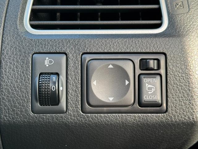 セレナ ハイウェイスター Vセレクション /禁煙車/両側電動/パノラミックルーフ/16AW/フルセグ/Bluetooth/CD/DVD/Bカメラ/インテリキー/Wエアコン/オートライト/クルコン/ウォークスルー/(54枚目)