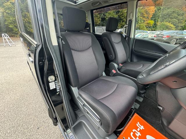 セレナ ハイウェイスター Vセレクション /禁煙車/両側電動/パノラミックルーフ/16AW/フルセグ/Bluetooth/CD/DVD/Bカメラ/インテリキー/Wエアコン/オートライト/クルコン/ウォークスルー/(57枚目)