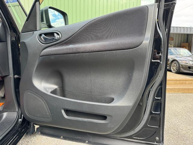 セレナ ハイウェイスター Vセレクション /禁煙車/両側電動/パノラミックルーフ/16AW/フルセグ/Bluetooth/CD/DVD/Bカメラ/インテリキー/Wエアコン/オートライト/クルコン/ウォークスルー/(80枚目)